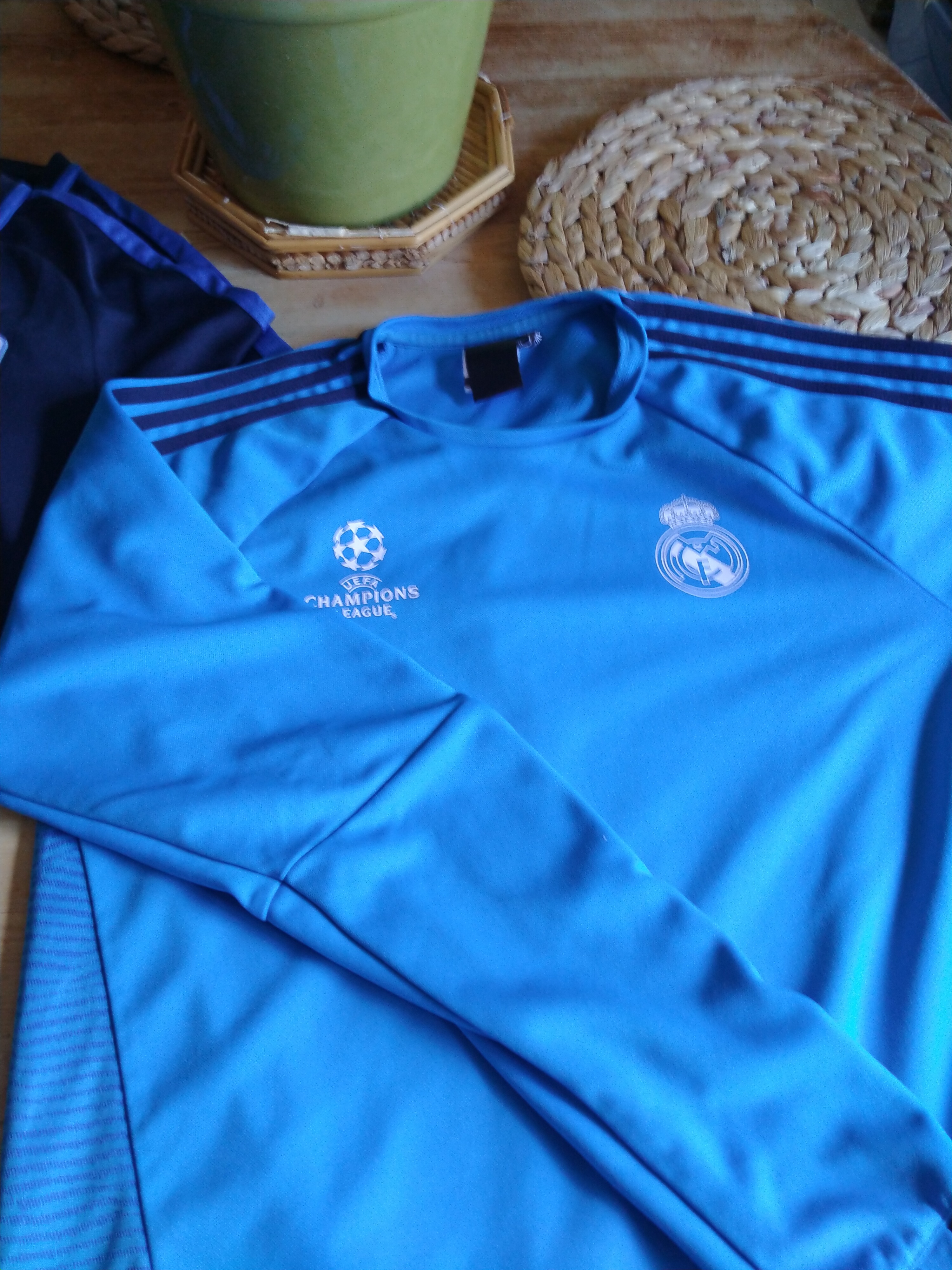 lot de 2 tee shirt Nike et sweat adidas