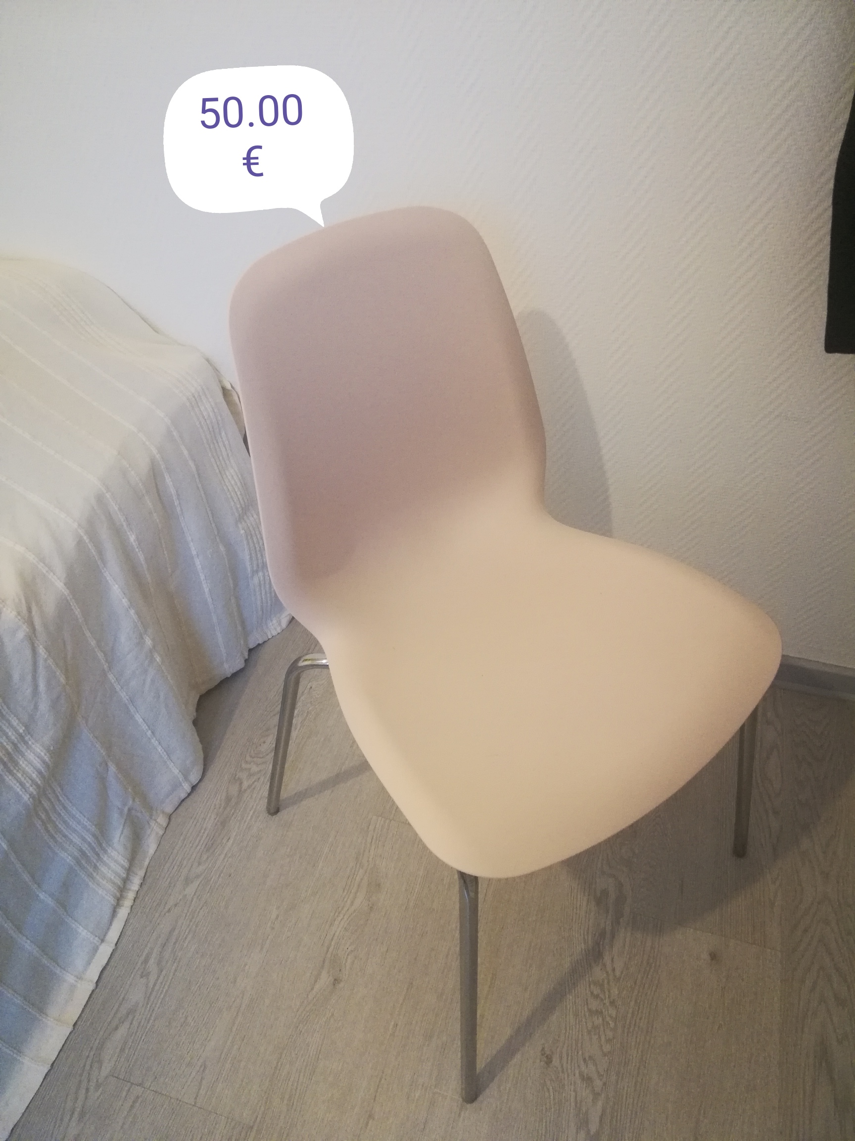 4 chaises roses